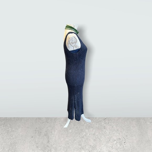 Hayden Knit dress in deep navy blue with navy slip size small. - Picture 4 of 7